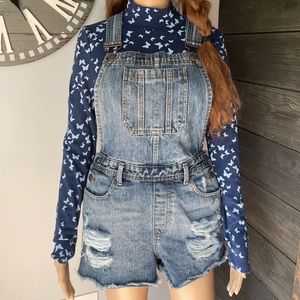 Forever 21 size US 28 distressed overall shorts.
